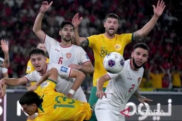 Berikut beberapa alternatif judul untuk "Lima Pertemuan Terakhir Indonesia Melawan Australia":

1. "Kilas Balik: Lima Duel Terakhir Indonesia vs Australia"
2. "Lima Pertandingan Pamungkas Indonesia dan Australia"
3. "Rekap Lima Pertarungan Terakhir Indonesia Melawan Australia"
4. "Momen Penting: Lima Pertemuan Indonesia vs Australia"
5. "Lima Laga Penentu: Indonesia Vs Australia"
6. "Lima Pertarungan Terakhir Antara Indonesia dan Australia"
7. "Sejarah Terbaru: Lima Pertemuan Indonesia dengan Australia"

Silakan pilih yang menurut Anda paling sesuai!