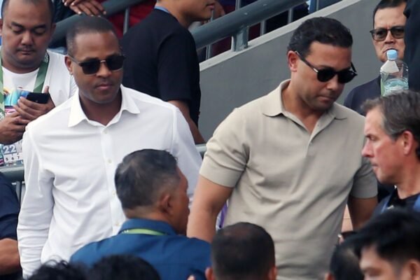 Berikut adalah beberapa alternatif judul untuk "Popovic Tak Lupakan Kenangannya Bertemu Patrick Kluivert":

1. "Memoar Popovic: Pertemuan Tak Terlupakan dengan Patrick Kluivert"
2. "Kenangan Takkan Pudar: Popovic dan Momen Bersama Patrick Kluivert"
3. "Popovic dan Kesan Mendalam Pertemuan dengan Kluivert"
4. "Cahaya Kenangan: Popovic Mengenang Pertemuan dengan Patrick Kluivert"
5. "Mengukir Kenangan: Popovic dan Patrick Kluivert di Ujung Jari"

Semoga salah satu dari alternatif ini sesuai dengan yang Anda butuhkan!