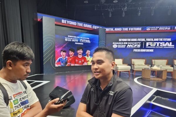 Tentu! Berikut adalah beberapa alternatif judul untuk "Turnamen Game of Society" yang lebih fokus pada tema ajang pencarian bakat Klub Liga 1:

1. "Liga 1 Talent Quest: Ajang Pencarian Bakat Terbaik"
2. "Talent Show Liga 1: Mencari Bintang Sepak Bola Masa Depan"
3. "Liga 1 Talent Hunt: Ajang Seru Menemukan Bakat Terpendam"
4. "Pencarian Bakat Liga 1: Turnamen untuk Menciptakan Bintang Baru"
5. "Talent Discovery Liga 1: Mencari Bakat Sepak Bola di Tengah Masyarakat"

Jika ada gaya atau fokus tertentu yang Anda inginkan, silakan beri tahu!