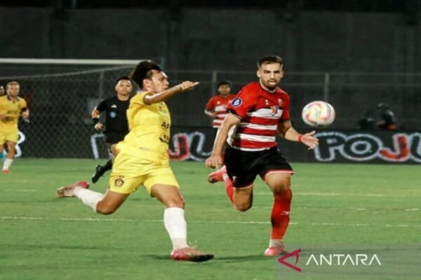 2-1 Kemenangan Madura United atas Persik di Bangkalan