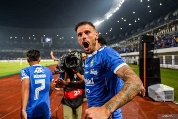 Posisi Klasemen Liga 1: Persib Dekati Gelar Juara, Persija Meluncur dari Empat Besar