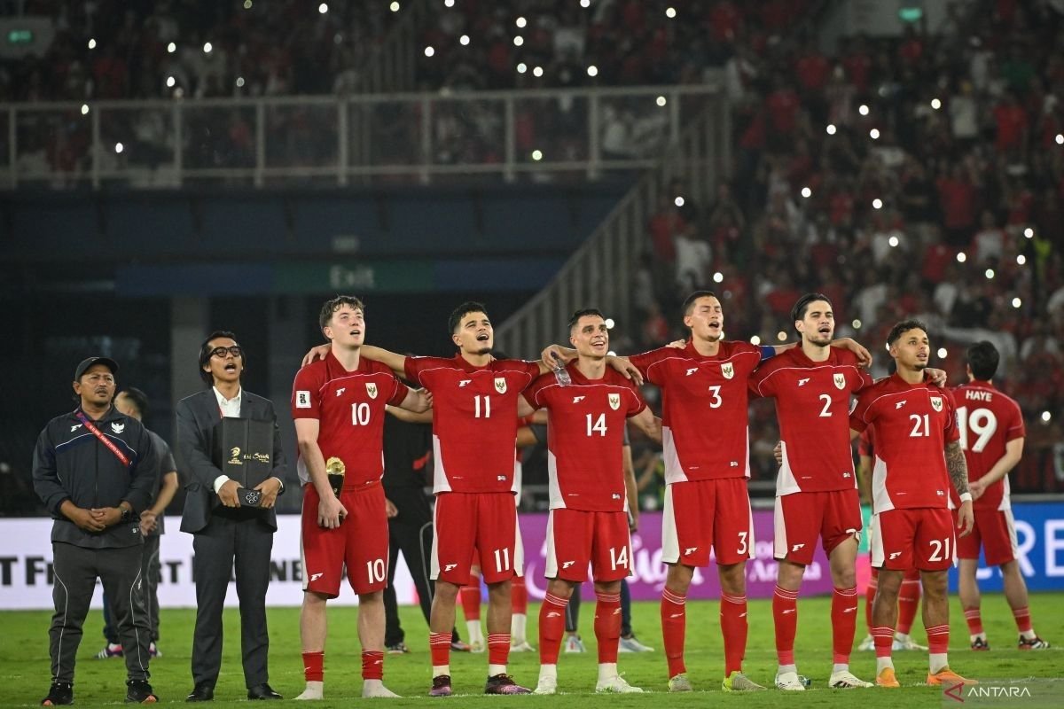 Berikut adalah beberapa alternatif judul untuk "Terpopuler, PSSI panggil 32 pemain dan kunjungan Prabowo ke Thailand":

1. "Sorotan Terpopuler: PSSI Panggil 32 Pemain dan Kunjungan Prabowo ke Thailand"
2. "Berita Terhangat: Pemanggilan 32 Pemain oleh PSSI dan Perjalanan Prabowo ke Thailand"
3. "Fokus Terpopuler: PSSI Umumkan 32 Pemain dan Kunjungan Resmi Prabowo ke Thailand"
4. "Highlight Terpopuler: PSSI Memilih 32 Pemain, Sementara Prabowo Berkunjung ke Thailand"
5. "Laporan Terpopuler: 32 Pemain Dipanggil oleh PSSI, Prabowo Kunjungi Thailand"

Silakan pilih atau modifikasi sesuai kebutuhan Anda!