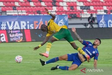 Pertandingan Bergengsi: Arema dan Persebaya Selesai Imbang 1-1