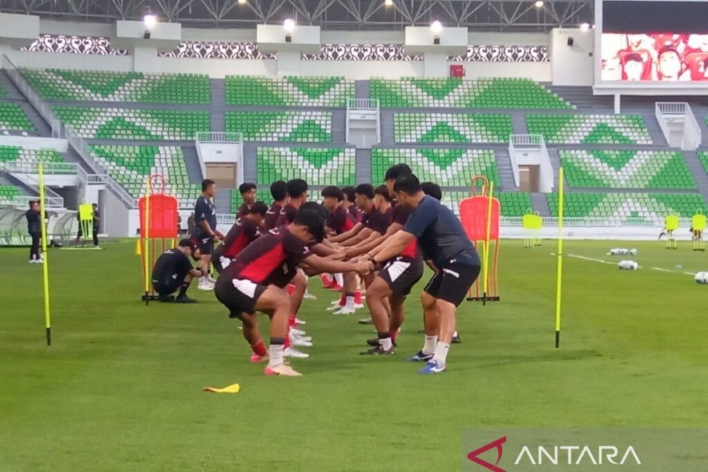 Latihan Perdana Tim U17 Indonesia di Stadion Utama Sumut
