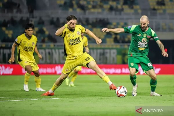 Persebaya Mempertahankan Soliditas Tanpa Kehadiran Rivera