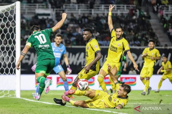 Pelatih Semen Padang Mengakui Persebaya Lebih Efisien Dalam Permainan
